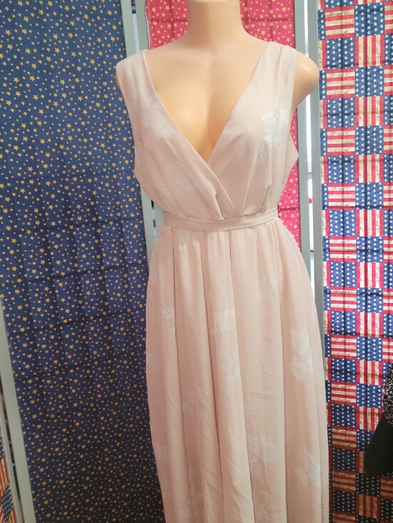 Dresses & Skirts - Sleeveless Blush Pink V-Neck Midi Dress